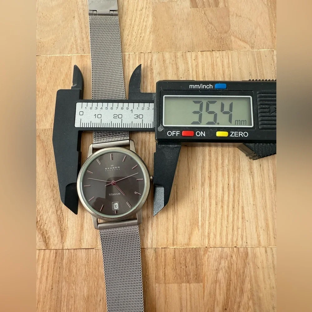 Skagen titanium black dial dress watch NEW BATTERY